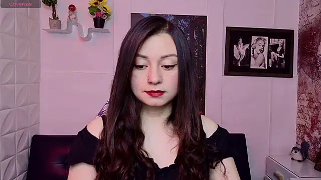 Snapshot of Eva_Roussell chatting on May 2026 03:18:01 PM Eva Roussell online show from May 2026 03:18:01 PM