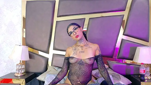 EmilieLake online show from October 2025 08:31:01 PM