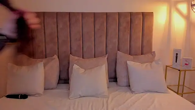 amber colliiins online show from February 2026 02:15:01 PM