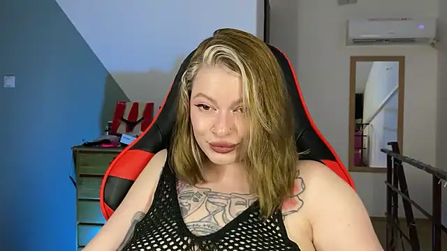 Mia Kamp online show from September 2025 03:13:01 PM