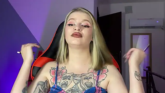 Mia Kamp online show from September 2025 04:52:02 PM