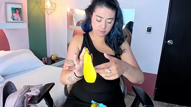Snapshot of ValeryBoobs1 chatting on May 2026 01:30:01 PM ValeryBoobs1 online show from May 2026 01:30:01 PM