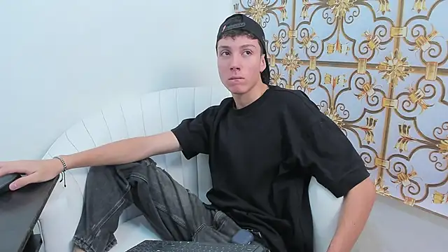 LittleDanny  online show from December 2025 04:24:01 PM