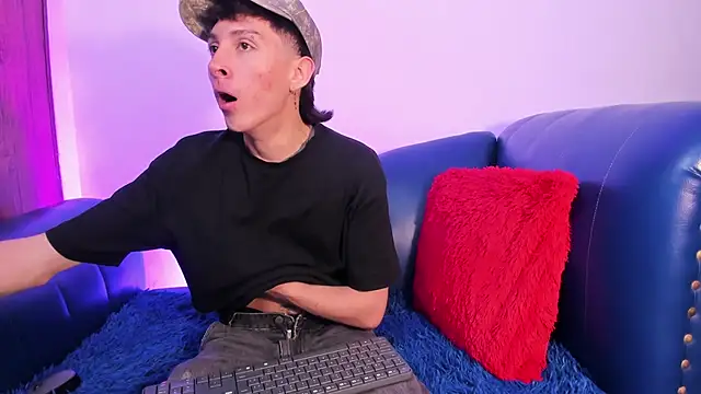 LittleDanny  online show from April 2026 02:40:01 PM