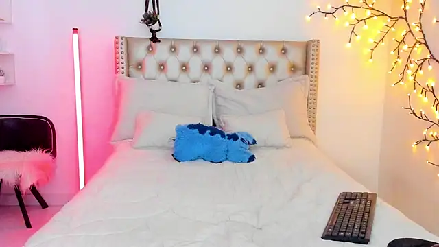 LenaStylesOA online show from February 2026 02:07:02 PM