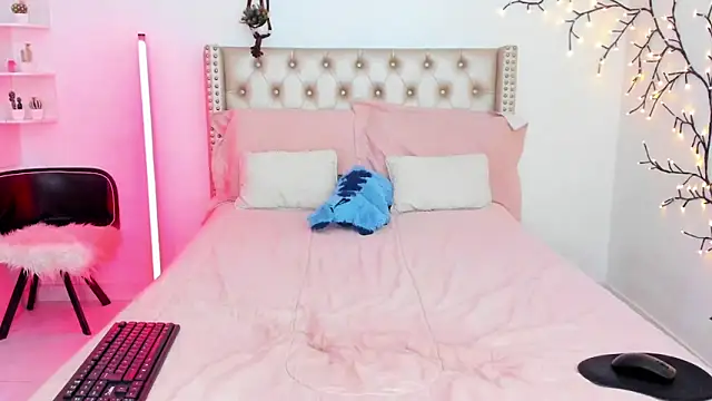 LenaStylesOA online show from March 2026 08:13:01 PM