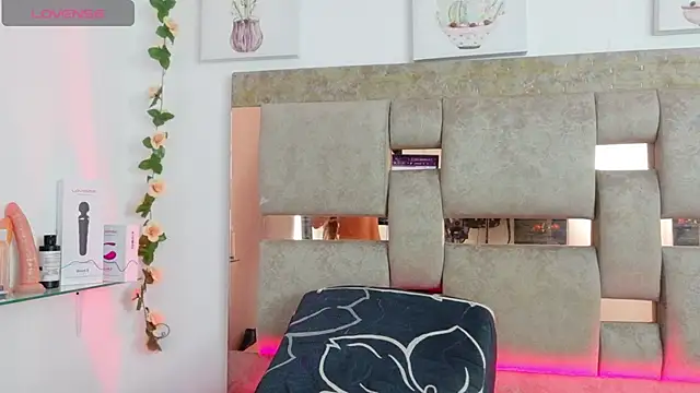 Natasha-Adams online show from December 2025 09:33:02 PM