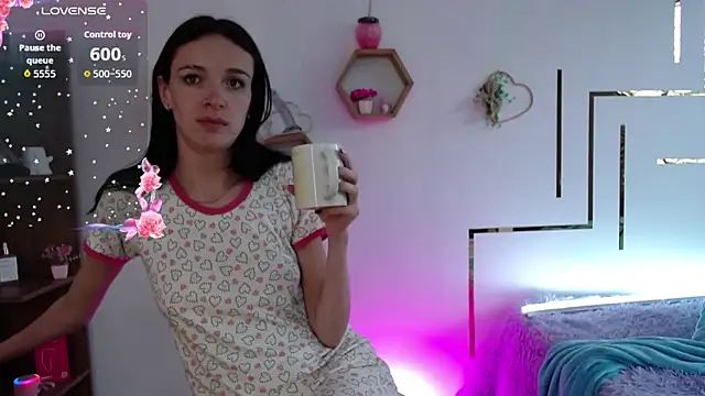 AuroraHans1 online show from April 2026 07:07:02 PM