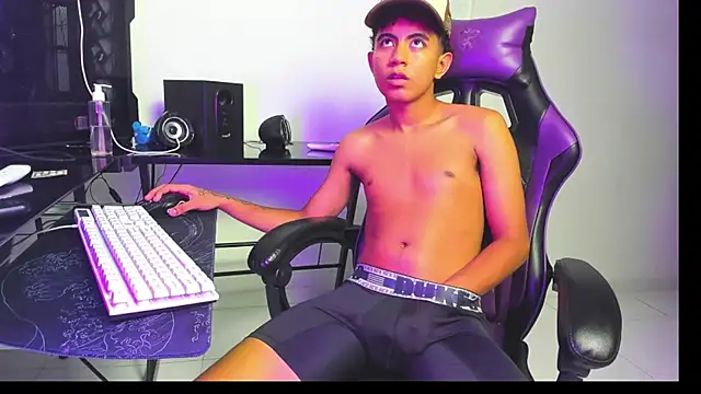 Snapshot of alluringangel0 chatting on November 2025 06:01:01 AM alluringangel0 online show from November 2025 06:01:01 AM