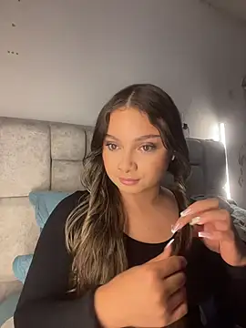 Snapshot of AnnyLopezzz_ chatting on April 2026 06:27:01 AM AnnyLopezzz online show from April 2026 06:27:01 AM