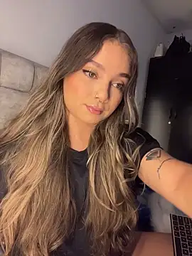 Snapshot of AnnyLopezzz_ chatting on April 2026 05:32:02 AM AnnyLopezzz online show from April 2026 05:32:02 AM