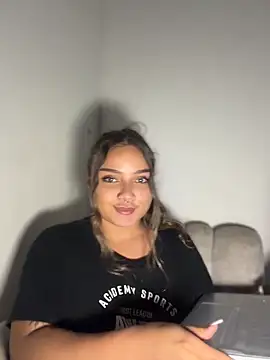 Snapshot of AnnyLopezzz_ chatting on April 2026 07:11:01 AM AnnyLopezzz online show from April 2026 07:11:01 AM