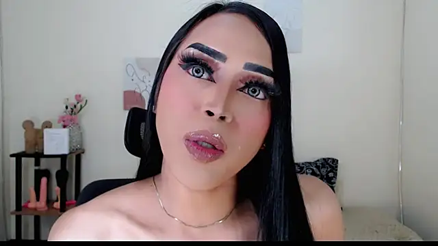 Snapshot of Lessandra_Lust chatting on October 2025 10:52:01 PM Lessandra Lust online show from October 2025 10:52:01 PM