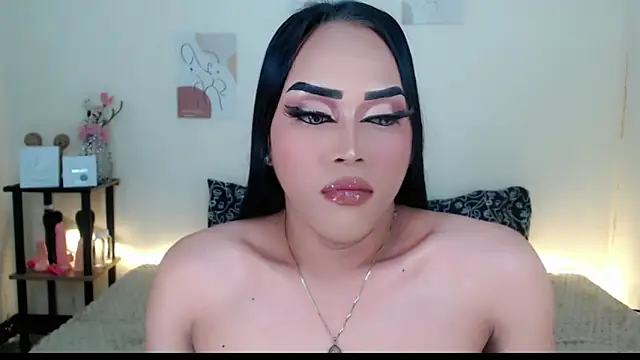 Snapshot of Lessandra_Lust chatting on October 2025 11:03:01 PM Lessandra Lust online show from October 2025 11:03:01 PM