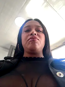 -Mia1 online show from November 2025 03:01:02 PM