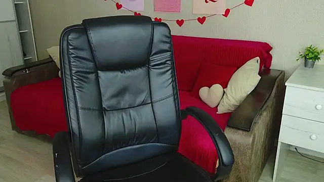 LeksaLove online show from April 2026 04:37:01 PM