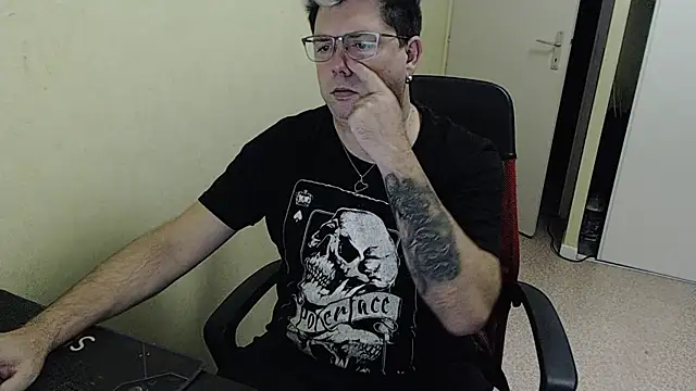 blueandwhite1 online show from December 2024 03:22:01 PM