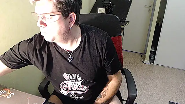 blueandwhite1 online show from December 2024 04:06:01 PM