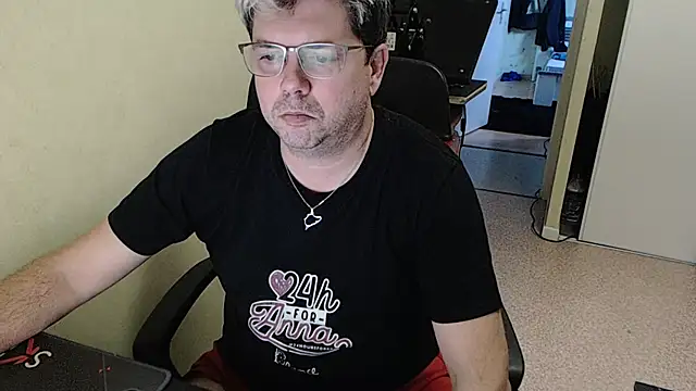 blueandwhite1 online show from December 2024 04:02:02 PM