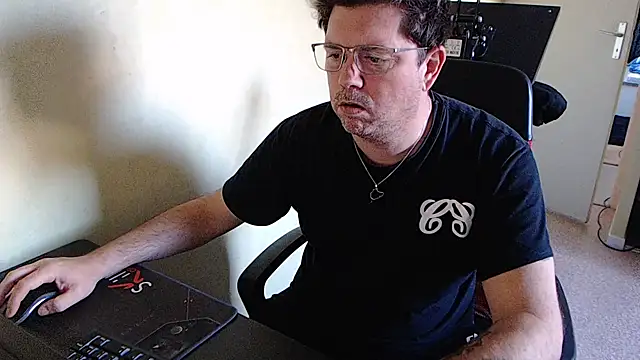 blueandwhite1 online show from December 2024 03:26:01 PM