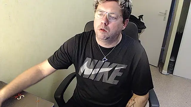 blueandwhite1 online show from January 2025 03:37:02 PM