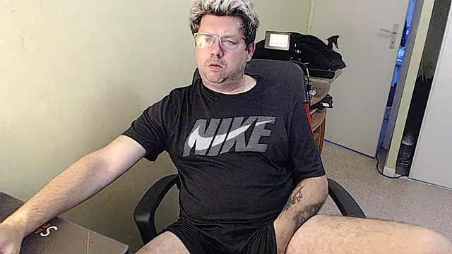 blueandwhite1 online show from January 2025 08:11:01 AM