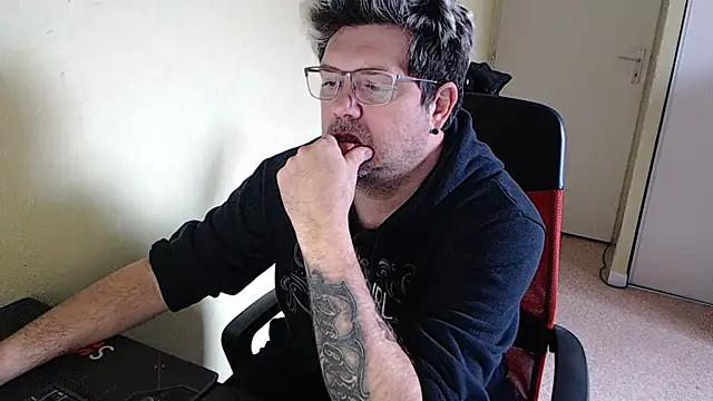 blueandwhite1 online show from January 2025 01:36:02 PM