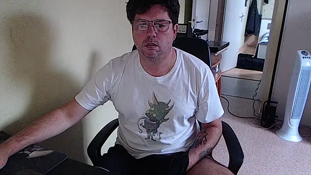 blueandwhite1 online show from September 2025 07:30:02 AM