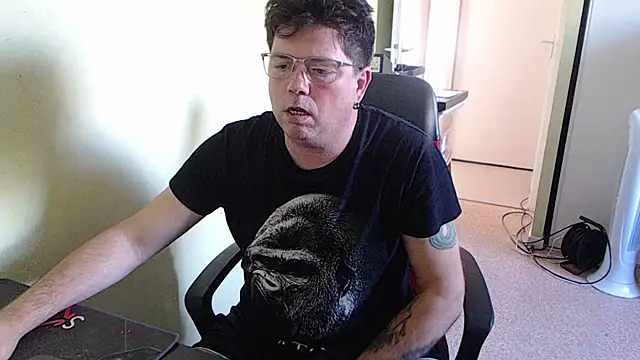 blueandwhite1 online show from October 2025 02:25:01 PM