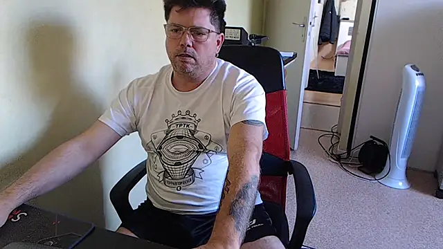 blueandwhite1 online show from October 2025 09:21:02 AM