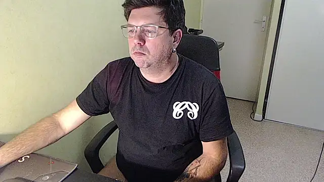 blueandwhite1 online show from December 2025 03:30:02 PM