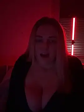 ItsLxsa online show from April 2026 08:35:02 PM