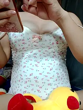 Snapshot of YuchengLy chatting on October 2025 01:45:02 PM YuchengLy online show from October 2025 01:45:02 PM