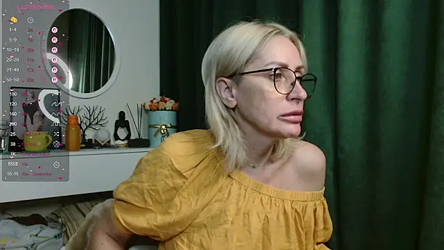 Snapshot of PamellaMurphy chatting on June 2026 11:53:02 PM PamellaMurphy online show from June 2026 11:53:02 PM