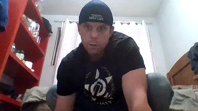 Snapshot of CouplesFuckToy69 chatting on November 2025 01:50:01 AM CouplesFuckToy69 online show from November 2025 01:50:01 AM