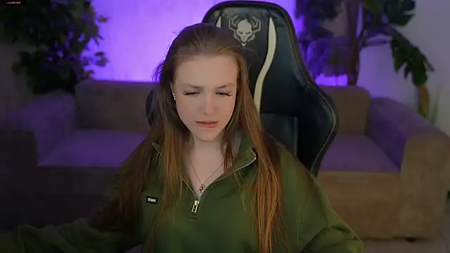 Snapshot of Ella_054 chatting on November 2025 03:43:02 PM Ella 054 online show from November 2025 03:43:02 PM