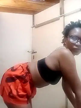 Snapshot of SexyBootie chatting on November 2025 03:45:01 PM SexyBootie online show from November 2025 03:45:01 PM