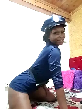 SexyBootie online show from April 2026 07:22:01 PM