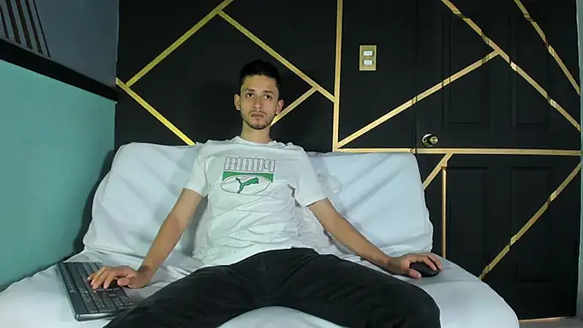 Snapshot of logan_rogers_ chatting on September 2025 02:09:02 PM logan rogers online show from September 2025 02:09:02 PM