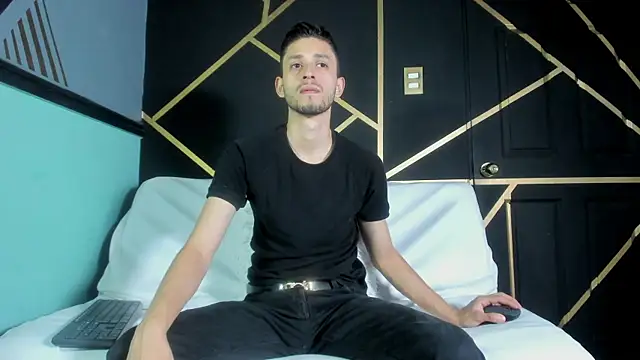 Snapshot of logan_rogers_ chatting on September 2025 11:47:01 AM logan rogers online show from September 2025 11:47:01 AM