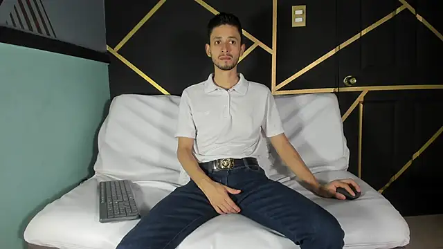 Snapshot of logan_rogers_ chatting on October 2025 11:51:02 AM logan rogers online show from October 2025 11:51:02 AM