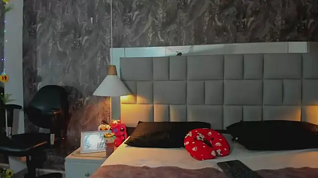 yiyisandoval online show from February 2026 07:28:02 PM