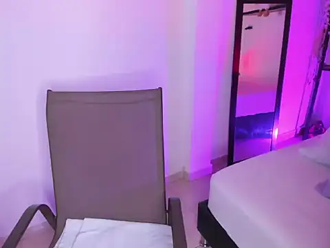 Snapshot of selene_boyer chatting on November 2025 07:03:03 PM selene boyer online show from November 2025 07:03:03 PM