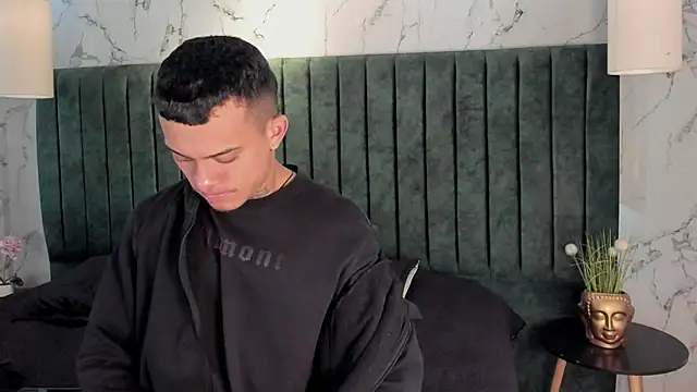 MrJustin  online show from November 2025 07:45:01 PM