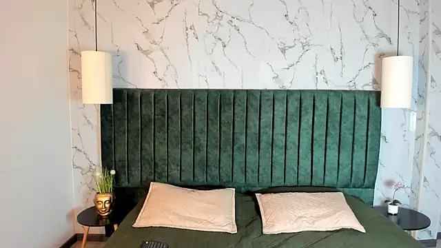 MrJustin  online show from December 2025 07:52:02 PM