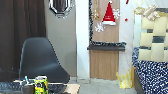 miss leidy  online show from December 2025 03:13:02 AM