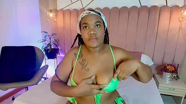 Snapshot of Chloee_Miller1 chatting on September 2025 12:49:02 PM Chloee Miller1 online show from September 2025 12:49:02 PM