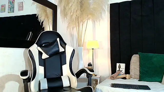 MaicolParker  online show from June 2026 01:10:01 PM