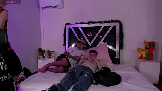 Handsomeboyss19 online show from December 2025 01:55:02 AM