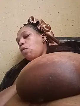 HappygalTheQueen online show from June 2026 01:48:02 PM